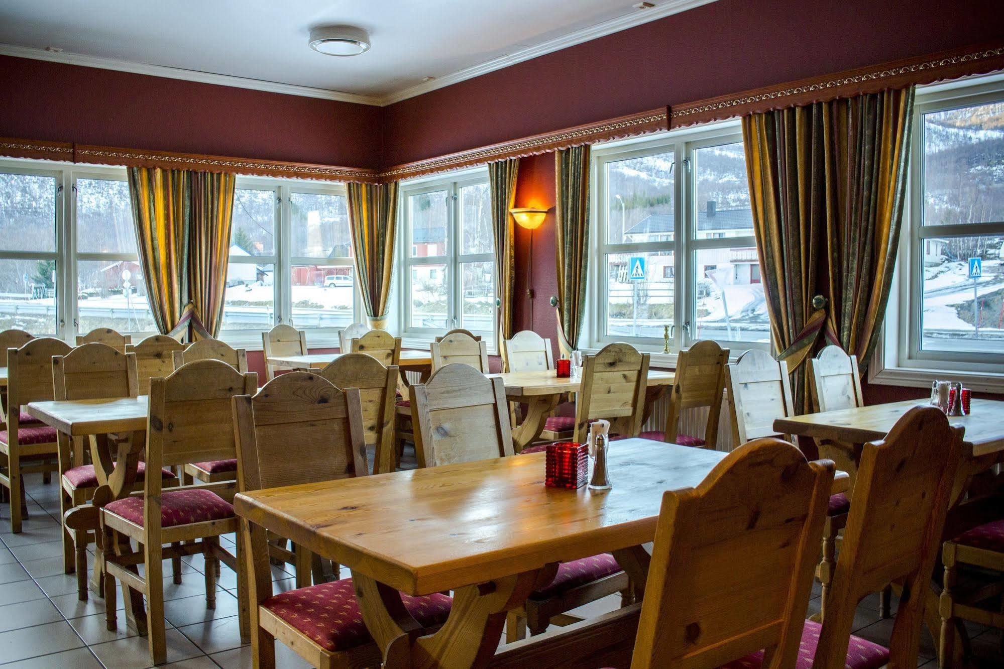 Tysfjord Hotel Storjord I Tysfjord Extérieur photo